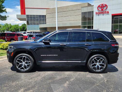 2022 Jeep Grand Cherokee Summit