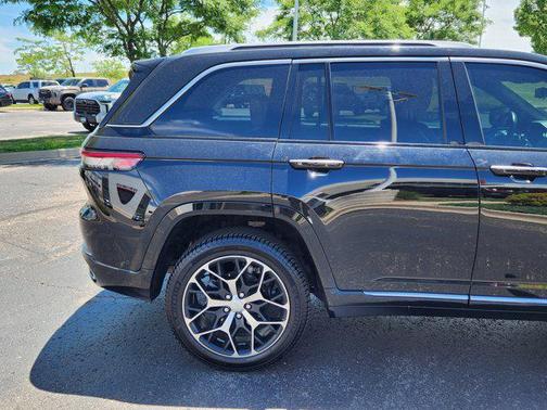 2022 Jeep Grand Cherokee Summit