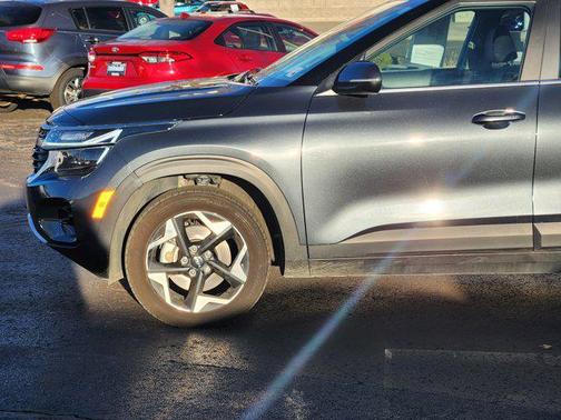 2024 Kia Seltos EX