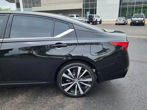 2022 Nissan Altima SR Intelligent AWD