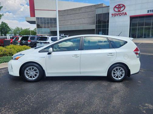 2017 Toyota Prius v Four