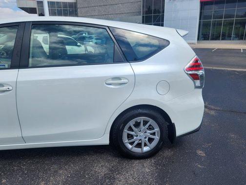 2017 Toyota Prius v Four