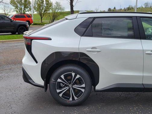 2025 Toyota bZ4X XLE
