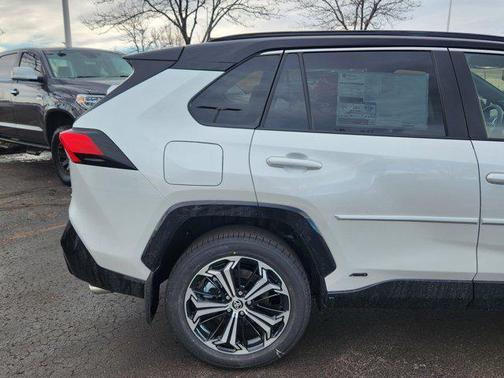 2025 Toyota RAV4 Hybrid SE