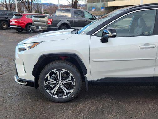 2025 Toyota RAV4 Hybrid SE