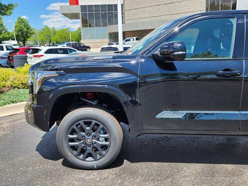 2025 Toyota Tundra Hybrid Platinum