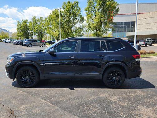 Deep Black Pearl 2023 Volkswagen Atlas 3.6L SE w/Technology