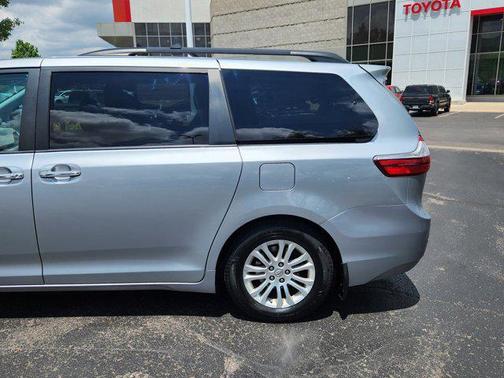 2016 Toyota Sienna XLE