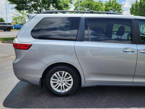 2016 Toyota Sienna XLE