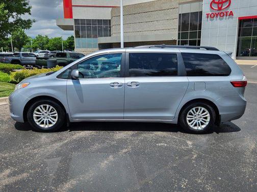 2016 Toyota Sienna XLE