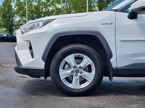 Super White 2020 Toyota RAV4 Hybrid XLE
