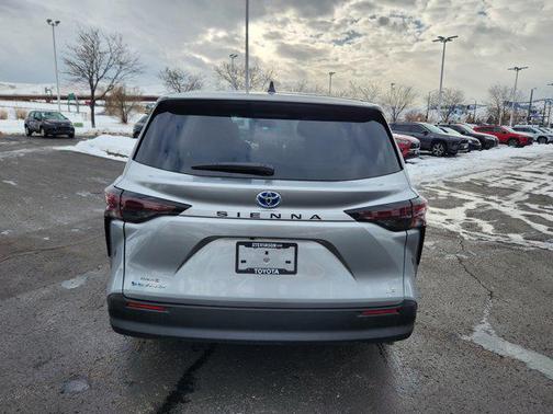 2025 Toyota Sienna LE