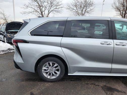 2025 Toyota Sienna LE