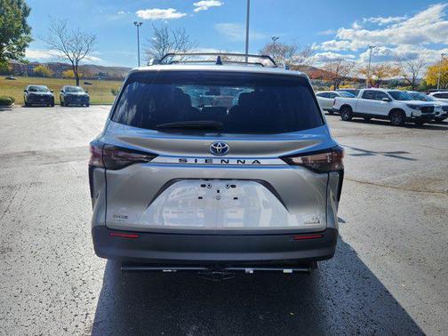 2023 Toyota Sienna LE