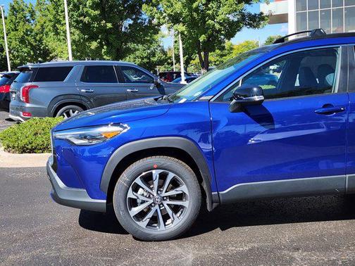 2025 Toyota Corolla Cross XLE