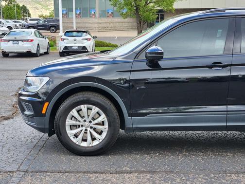 Deep Black Pearl 2020 Volkswagen Tiguan 2.0T S 4MOTION