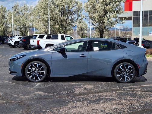 2025 Toyota Prius L
