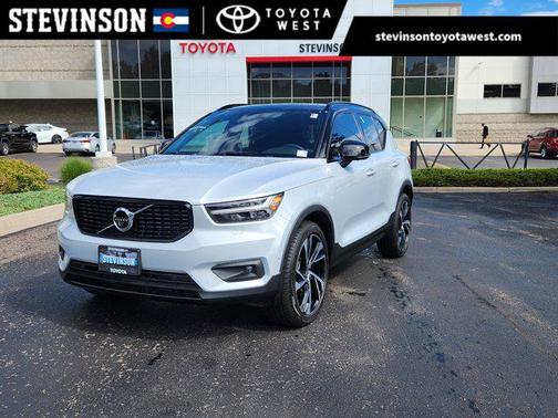 2022 Volvo XC40 T5 R-Design
