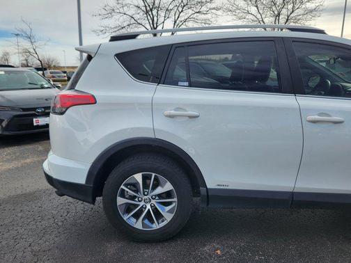 2017 Toyota RAV4 Hybrid SE