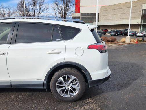 2017 Toyota RAV4 Hybrid SE