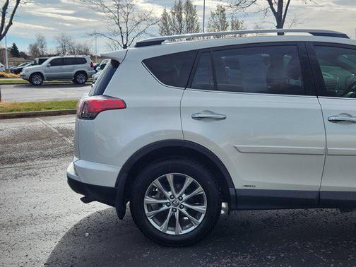 Blizzard Pearl 2017 Toyota RAV4 Hybrid SE