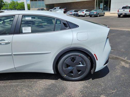2025 Toyota Prius L
