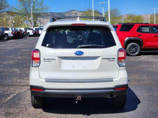 Crystal White Pearl 2017 Subaru Forester 2.5i Premium