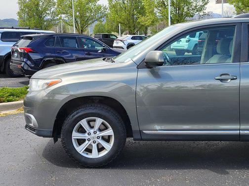 2011 Toyota Highlander SE