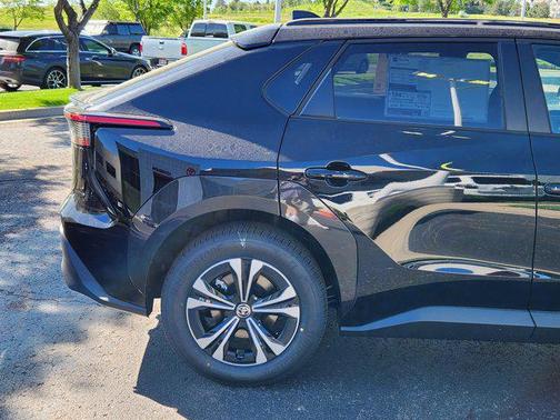 2025 Toyota bZ4X XLE