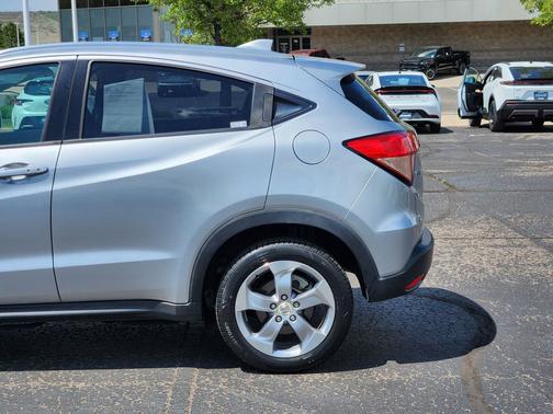 Lunar Silver Metallic 2017 Honda HR-V EX-L w/Navigation