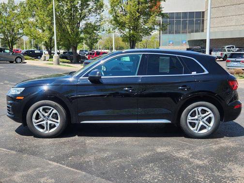 Brilliant Black 2019 Audi Q5 2.0T Premium