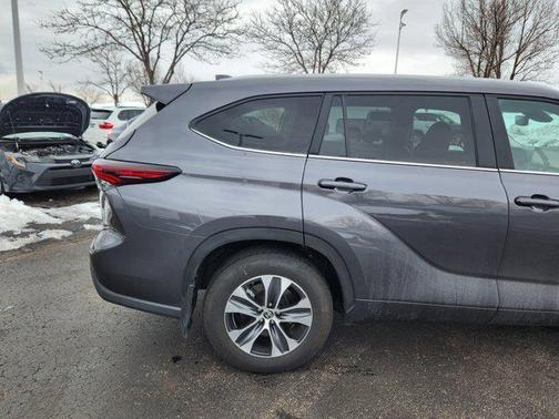 2025 Toyota Highlander Hybrid XLE