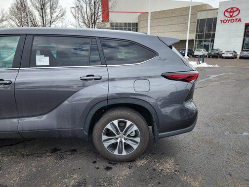 2025 Toyota Highlander Hybrid XLE