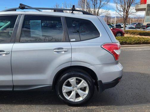 Ice Silver Metallic 2016 Subaru Forester 2.5i