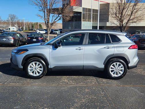 2025 Toyota Corolla Cross LE