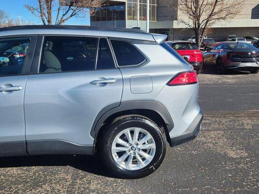 2025 Toyota Corolla Cross LE