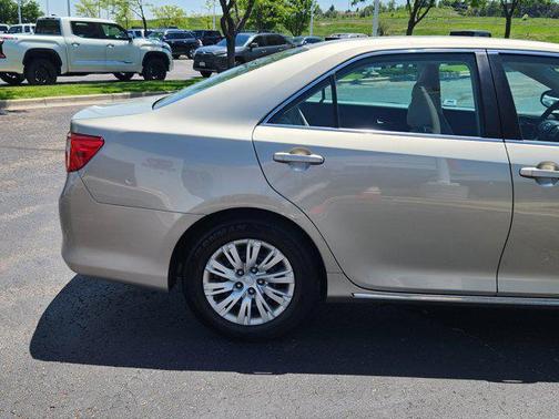2014 Toyota Camry Hybrid LE