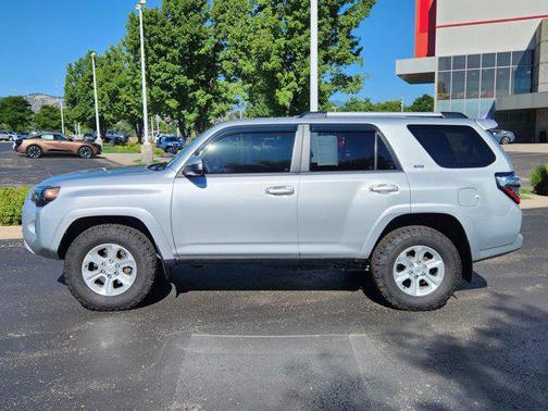 2022 Toyota 4Runner SR5