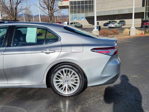2019 Toyota Camry Hybrid XLE