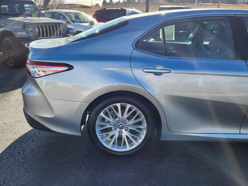 2019 Toyota Camry Hybrid XLE