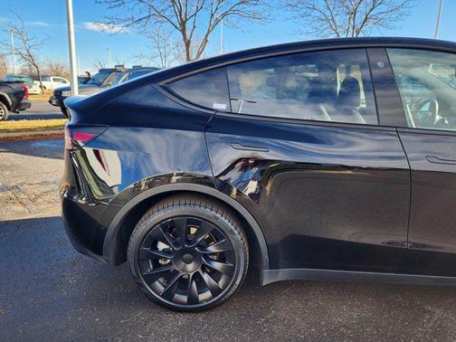 2022 Tesla Model Y Long Range Dual Motor All-Wheel Drive