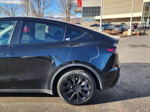 2022 Tesla Model Y Long Range Dual Motor All-Wheel Drive