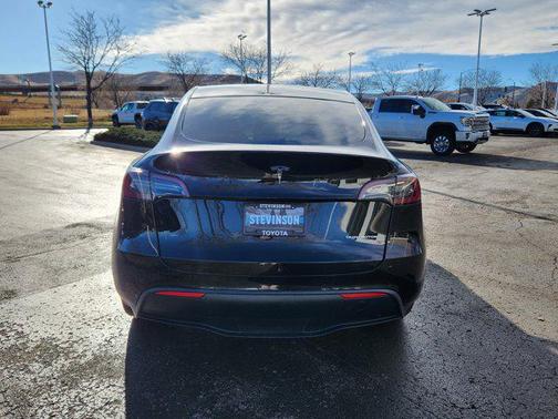 2022 Tesla Model Y Long Range Dual Motor All-Wheel Drive