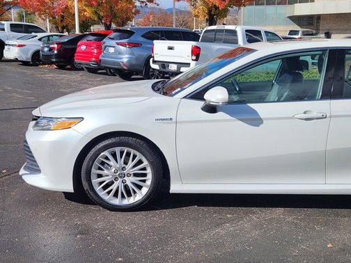 2020 Toyota Camry Hybrid XLE