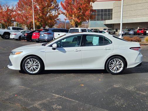 2020 Toyota Camry Hybrid XLE