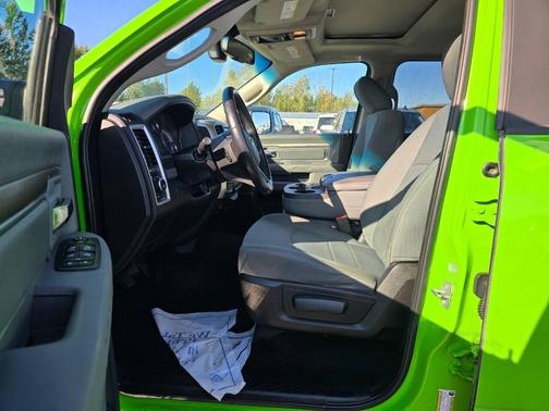 2016 RAM 1500 SLT