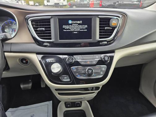 2020 Chrysler Voyager LXI