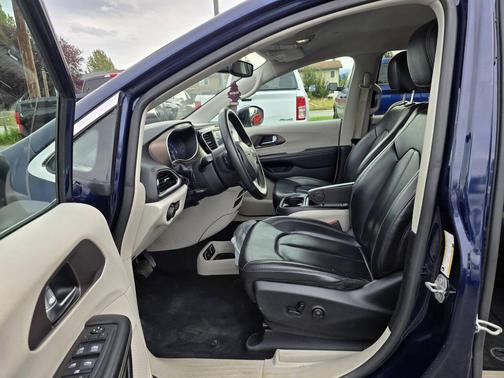 2020 Chrysler Voyager LXI