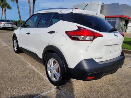 Photo 5 of 28 of 2018 Nissan Kicks S