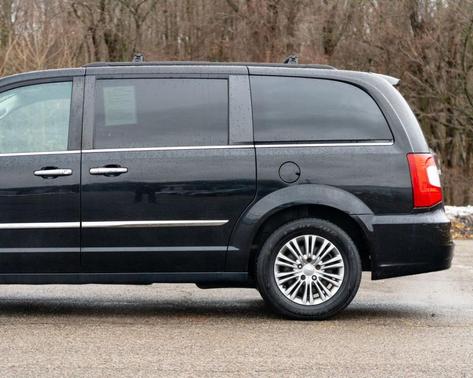 2012 Chrysler Town & Country Touring